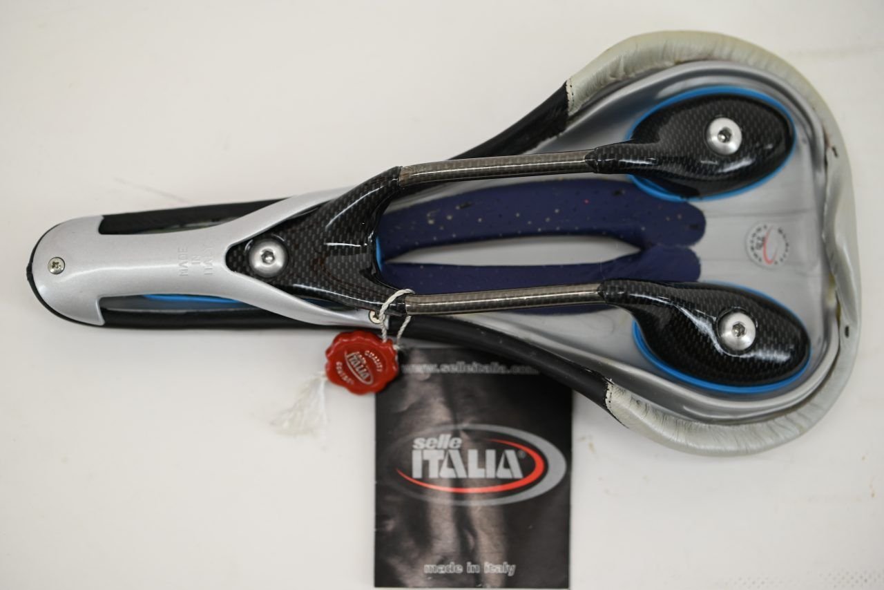 Selle Vélo Selle Italia SL Gel Flow - Cadre Alliage FeC, Trou Anatomique, Léger, Ergonomique - Pour Route Et Gravel (noir)