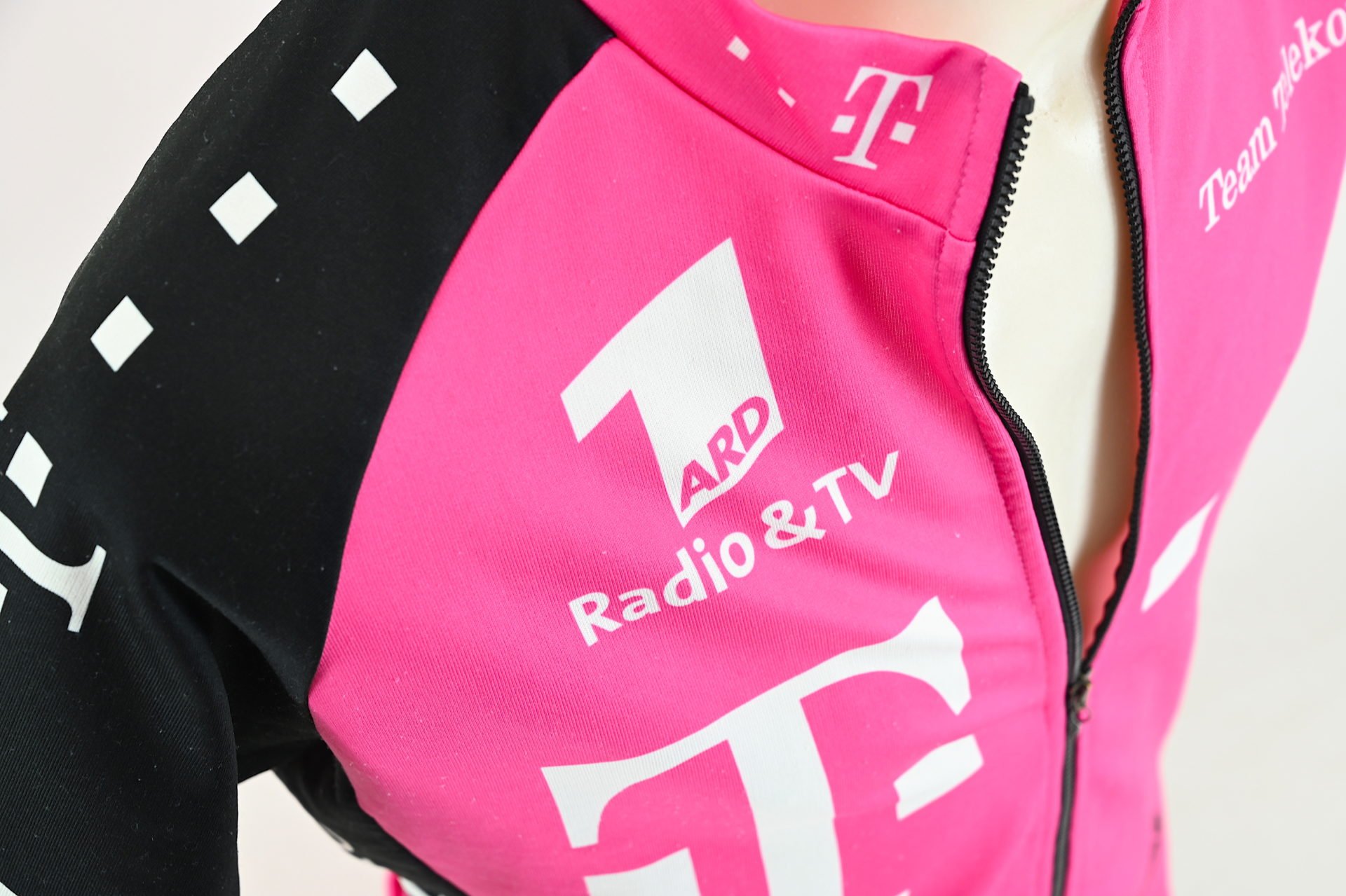 Team Telekom Adidas Jersey Original Jan Schaffrath Size 4 - Image 4