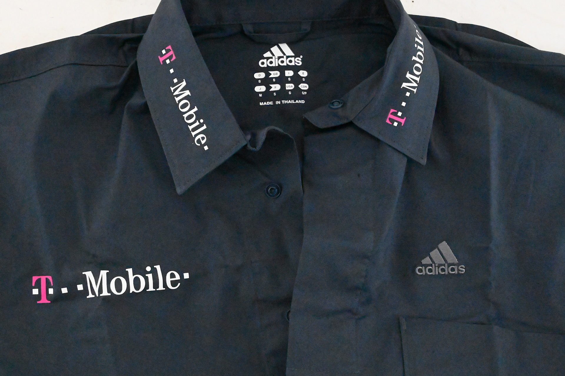 NOS Original Team T-Mobile Adidas Short Sleeve Shirt Size S - Image 7