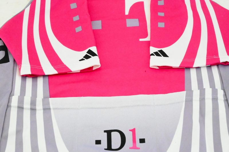 Original Team Deutsche Telekom Jersey Erik Zabel by Adidas Size 3 - Image 5