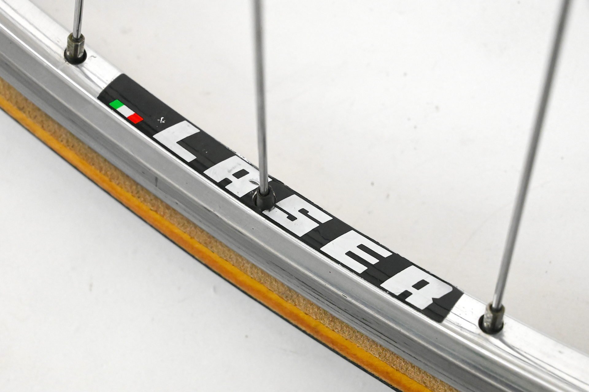 Campagnolo Super Record / Nisi Laser 26" Front Wheel TT Lopro 32 Hole 650c - Image 2