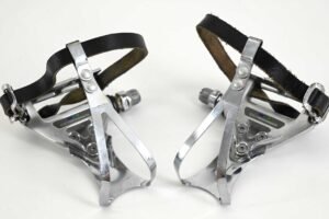 Shimano 600 Tricolor Pedals With Toe Clips and Straps