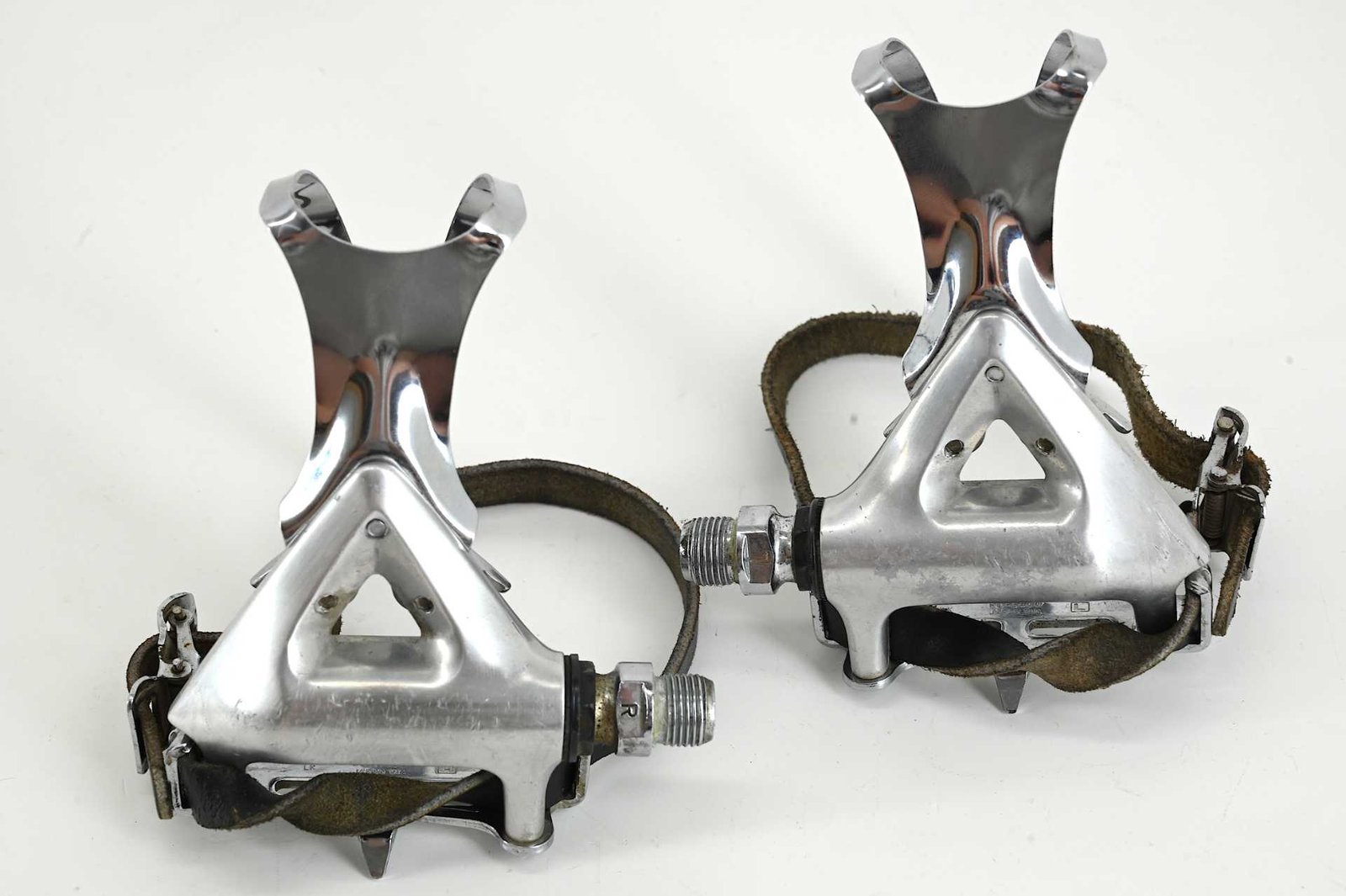 Shimano 600 Tricolor Pedals With Toe Clips and Straps - Image 4