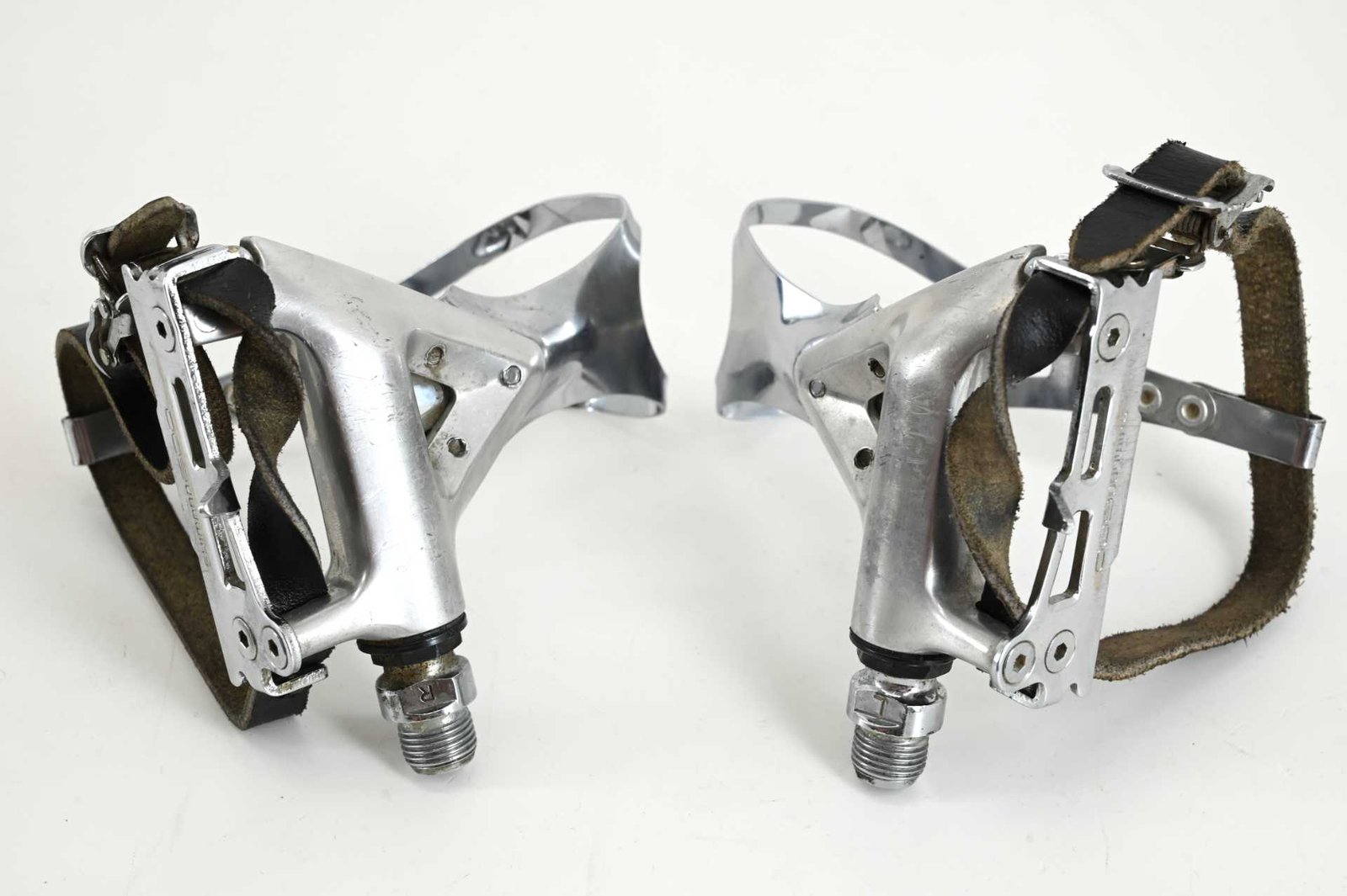 Shimano 600 Tricolor Pedals With Toe Clips and Straps - Image 3