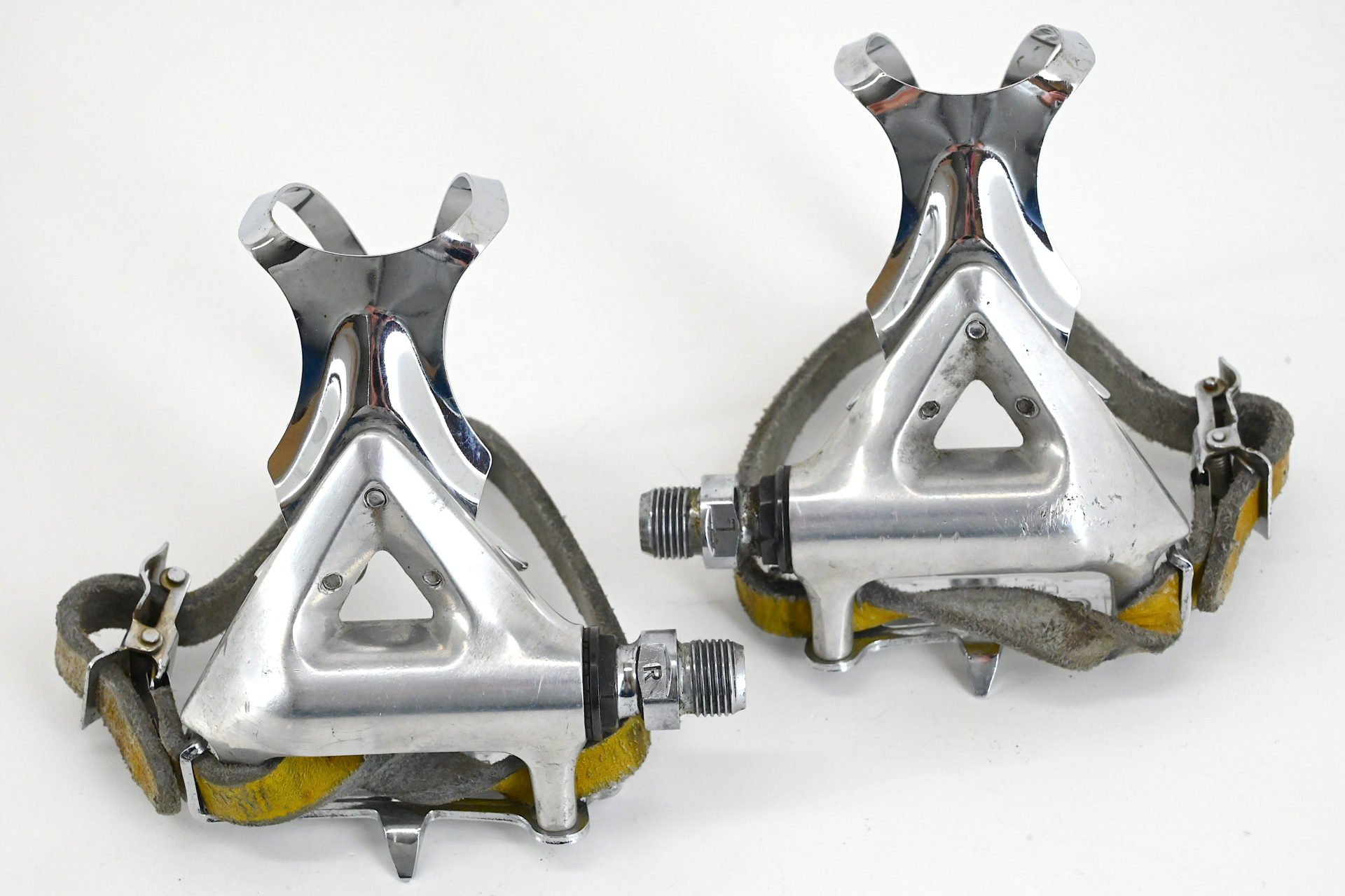 Shimano 600 Tricolor Pedals With Toe Clips and Straps - Image 5