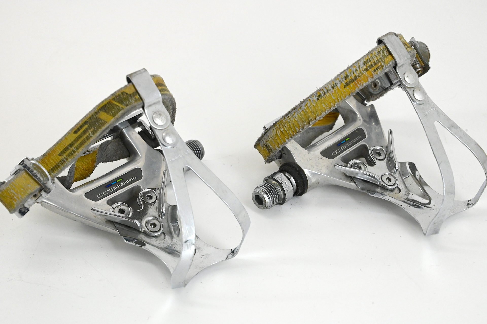 Shimano 600 Tricolor Pedals With Toe Clips and Straps
