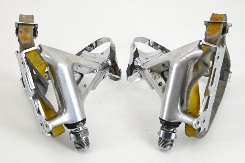 Shimano 600 Tricolor Pedals With Toe Clips and Straps - Image 6