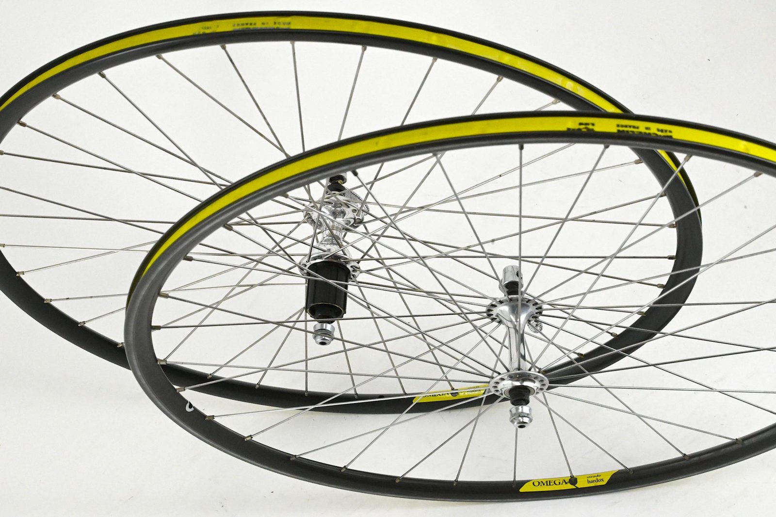 Campagnolo Chorus Wheelset With Campagnolo Omega Clincher Rims 100mm/130mm 32/36 Hole - Image 2