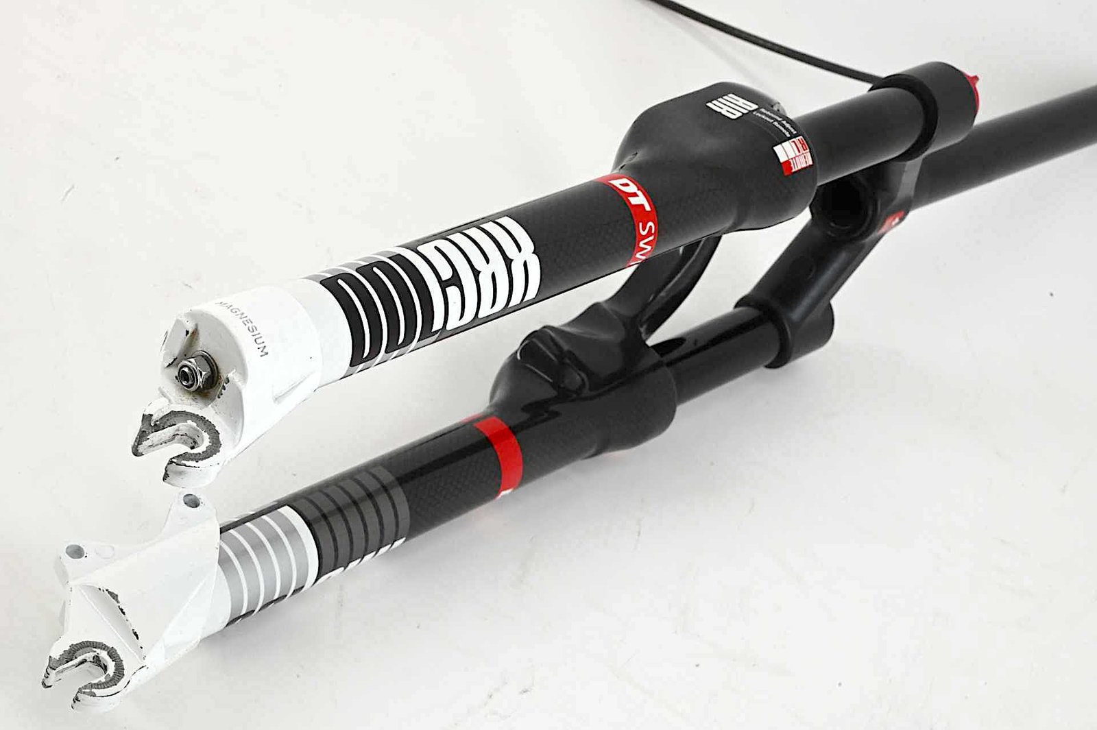 DT Swiss XCR100 Carbon Lightweight Adjustable Air Suspension Fork 26" Disc Brake - Image 8