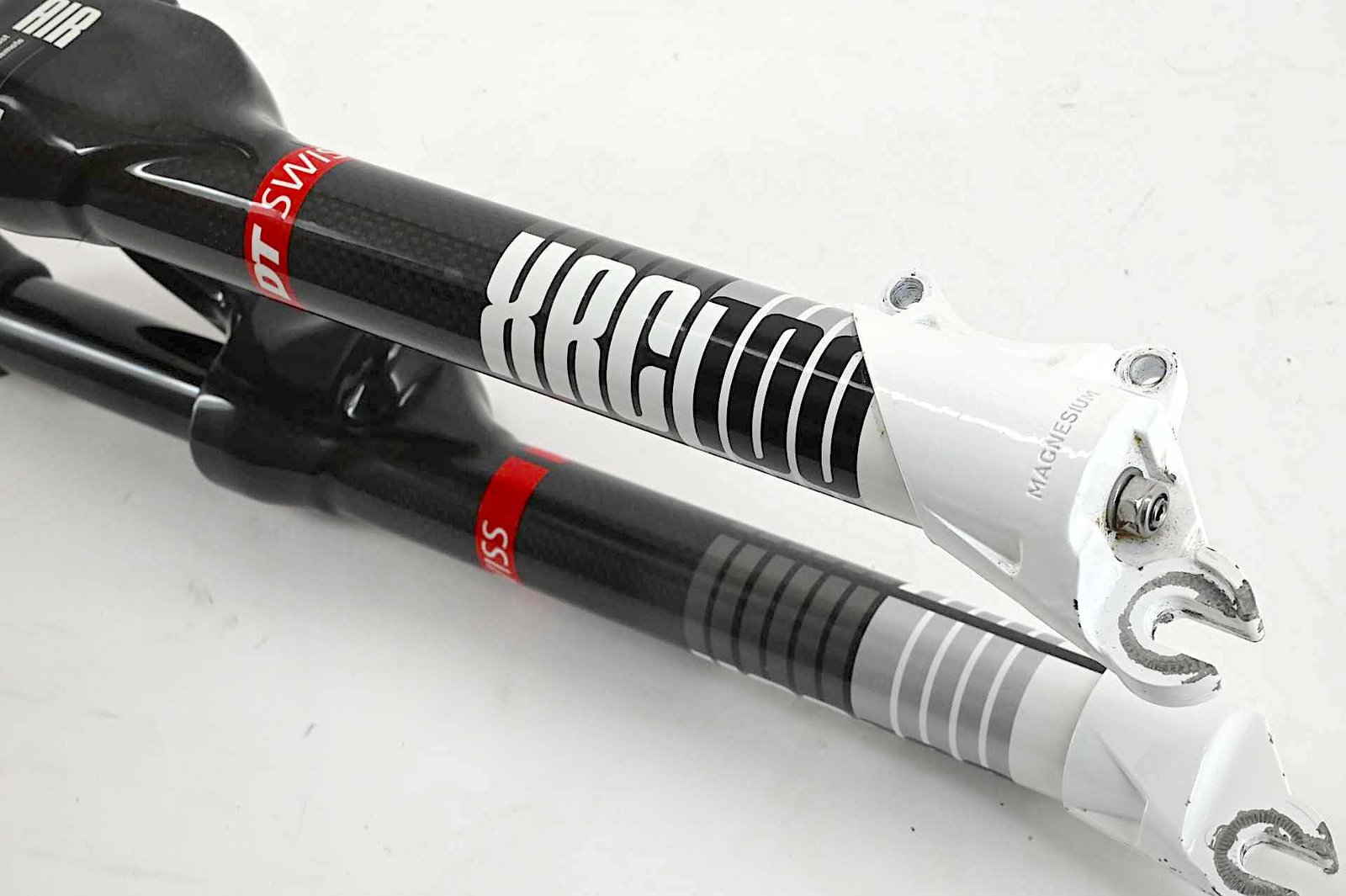 DT Swiss XCR100 Carbon Lightweight Adjustable Air Suspension Fork 26" Disc Brake - Image 3